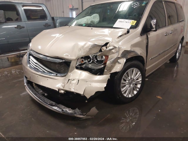2C4RC1JG9FR730035 Chrysler Town & Country Limited