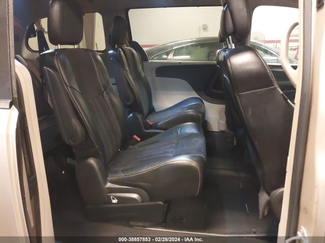 2C4RC1JG9FR730035 Chrysler Town & Country Limited