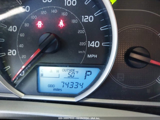 Toyota RAV4 LE 2015 JTMBFREV8FJ040636 Image 16