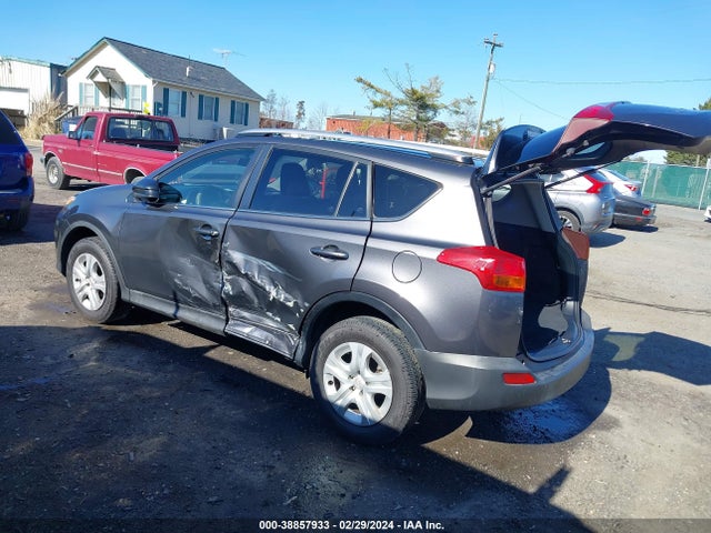 Toyota RAV4 LE 2015 JTMBFREV8FJ040636 Image 3