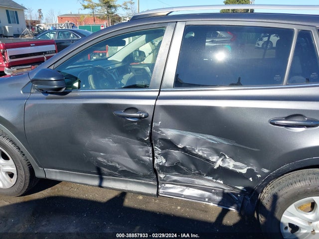 Toyota RAV4 LE 2015 JTMBFREV8FJ040636 Image 6
