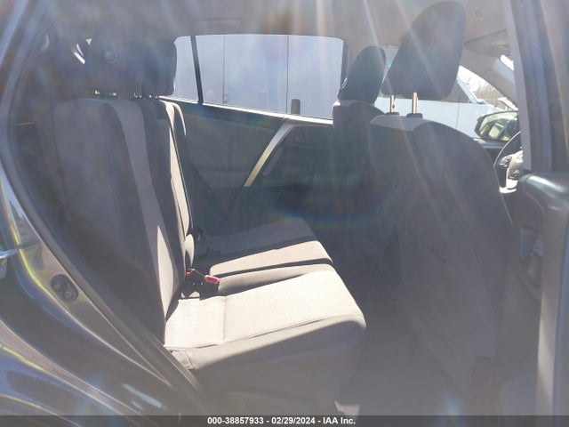 Toyota RAV4 LE 2015 JTMBFREV8FJ040636 Image 8