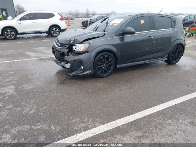 Chevrolet Sonic Lt Auto 2018 1G1JD6SB4J4104469 Image 2