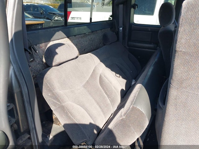 2000 Gmc Sierra 1500 Sle მანქანა იყიდება აუქციონზე, vin: 2GTEC19T9Y1143352, აუქციონის ნომერი: 38858100