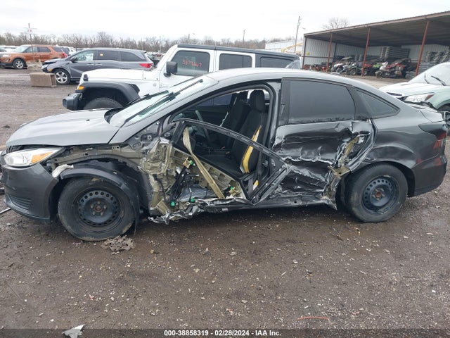 Ford FOCUS S 2017 1FADP3E22HL313138 Image 6