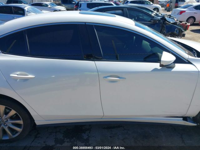 3MZBPAEM2KM101060 Mazda Mazda3 Premium Package