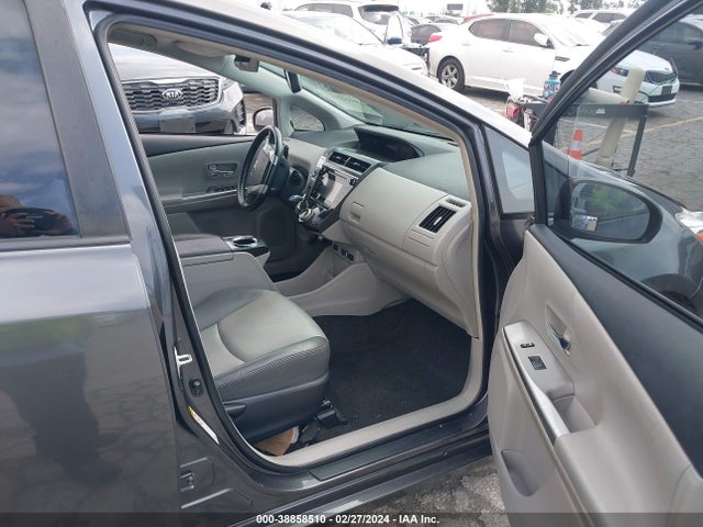 Toyota Prius V Four 2016 JTDZN3EU1GJ051419 Image 5