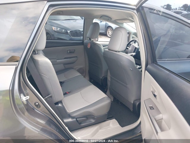 Toyota Prius V Four 2016 JTDZN3EU1GJ051419 Image 8