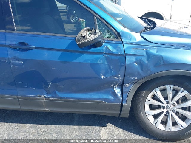 3VV1B7AX8JM057808 Volkswagen Tiguan 2.0t S