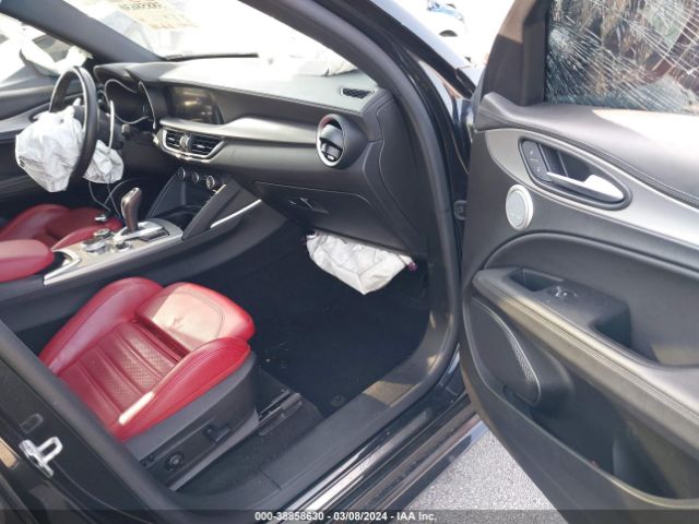 2022 ALFA ROMEO STELVIO ZASPAKBN7N7D31096 Photo 4