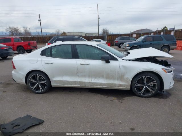 7JRL12TK1RG294579 Volvo S60 B5 Core Dark Theme