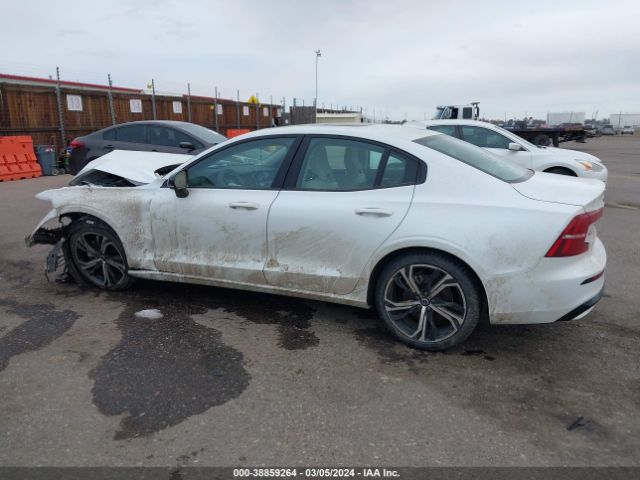 7JRL12TK1RG294579 Volvo S60 B5 Core Dark Theme