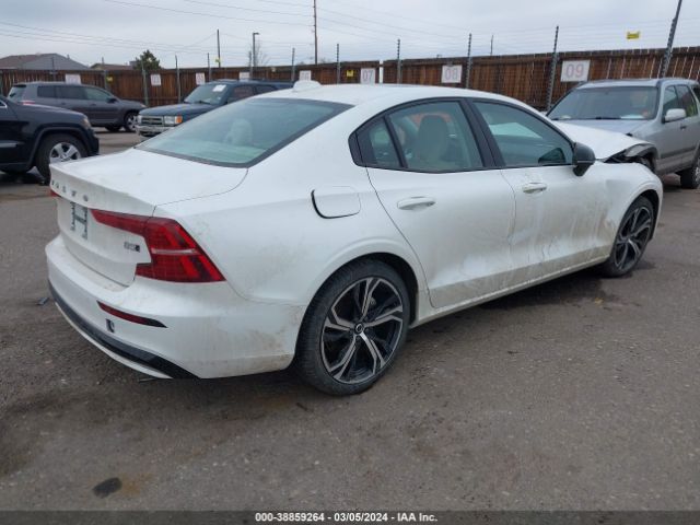 7JRL12TK1RG294579 Volvo S60 B5 Core Dark Theme