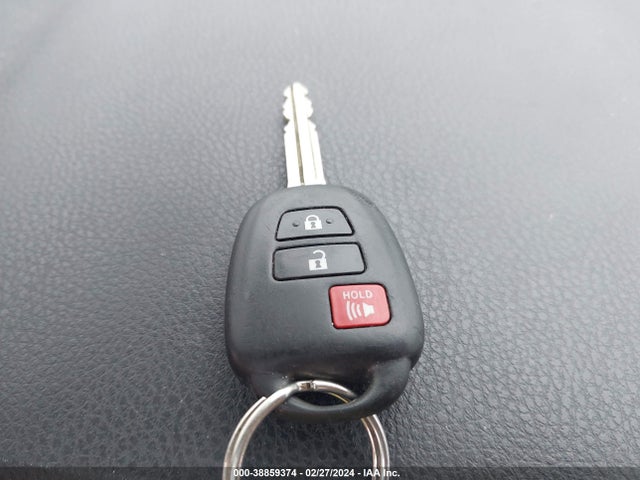2014 TOYOTA RAV4 XLE VIN: 2T3WFREV3EW116572