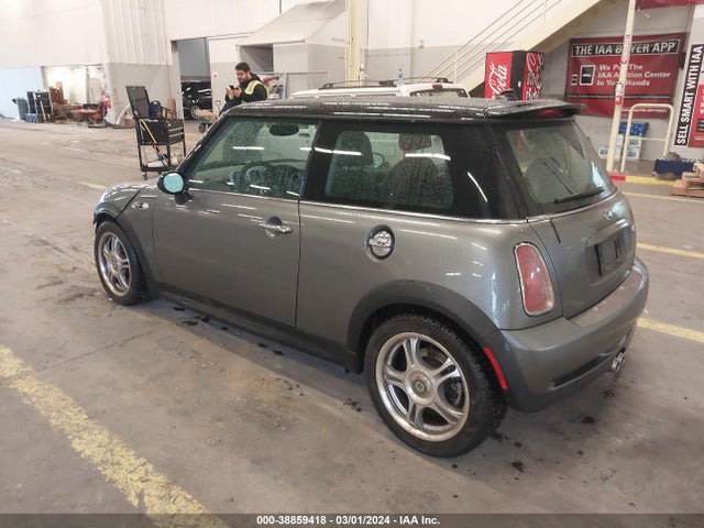 2003 MINI COOPER S WMWRE33403TD68626 Photo 2