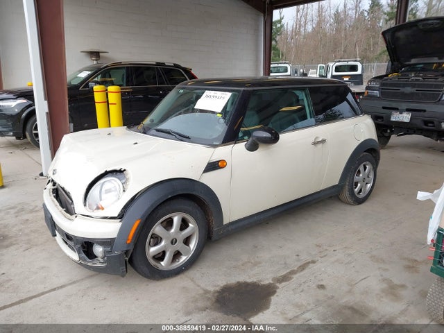 2008 MINI COOPER WMWMF33538TT66938 Photo 1