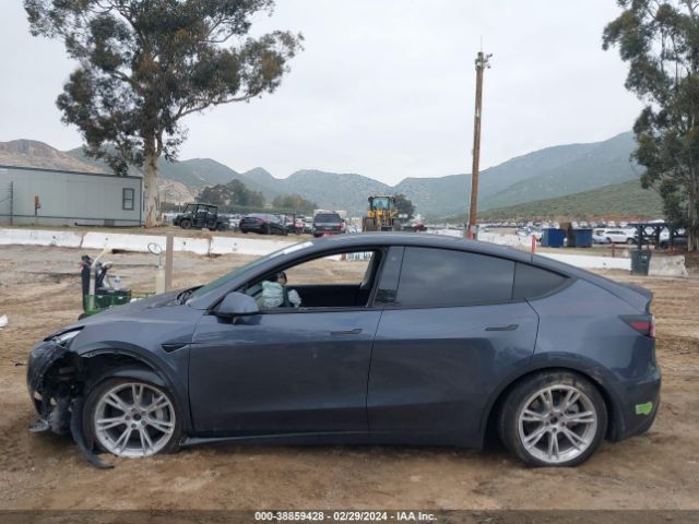 7SAYGDEE2NF320880 Tesla Model Y Long Range Dual Motor All-wheel Drive