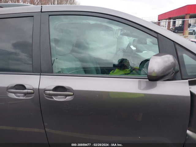 Toyota Sienna Le 8 Passenger 2015 5TDKK3DC7FS612551 Image 13