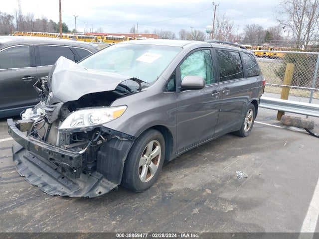 Toyota Sienna Le 8 Passenger 2015 5TDKK3DC7FS612551 Image 2