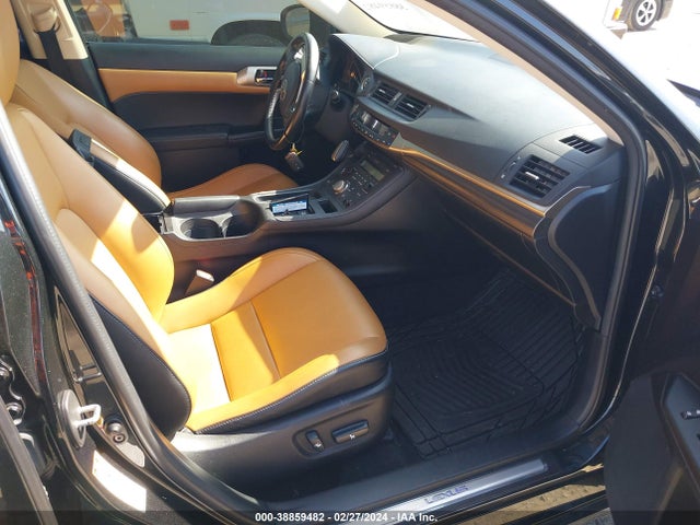 JTHKD5BH5H2283832 Lexus CT 200H