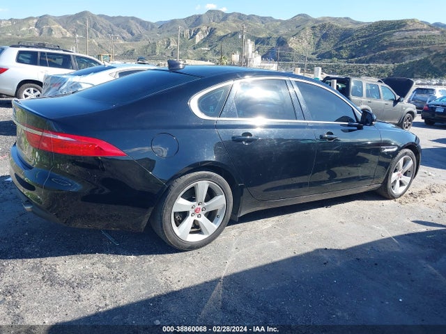 2018 JAGUAR XF SAJBR4FX2JCY69498 Photo 3