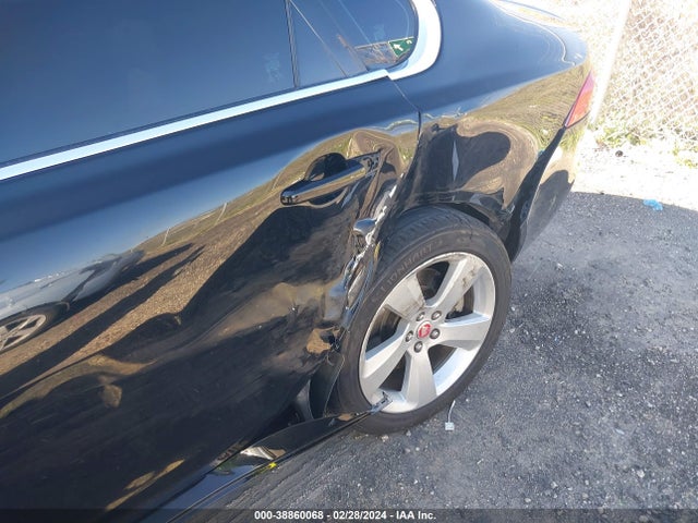 2018 JAGUAR XF SAJBR4FX2JCY69498 Photo 5