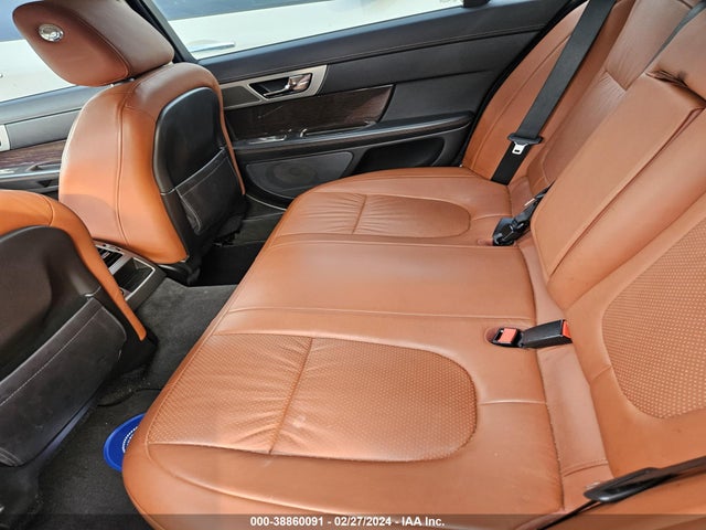 2010 JAGUAR XF SAJWA0HE9AMR69413 Photo 7