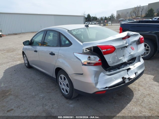 Ford FOCUS S 2018 1FADP3E27JL269188 Image 3