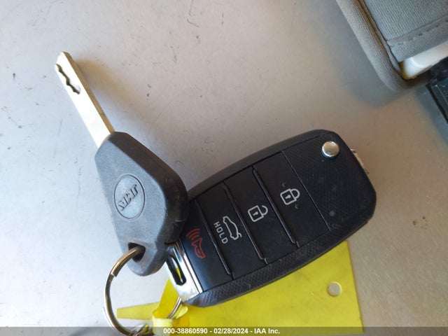 KIA Optima Lx 2017 5XXGT4L33HG147538 Image 11