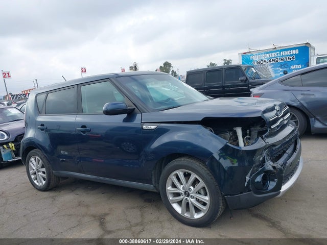 KIA SOUL + 2018 KNDJP3A53J7527020 Image 14