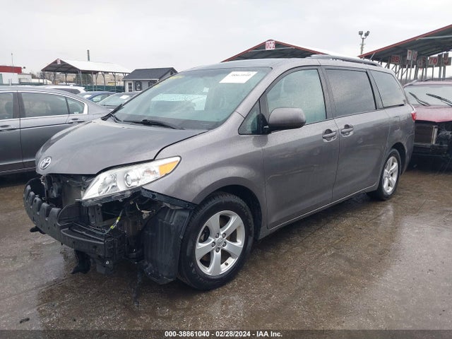 Toyota Sienna Le 8 Passenger 2017 5TDKZ3DC3HS776264 Image 2