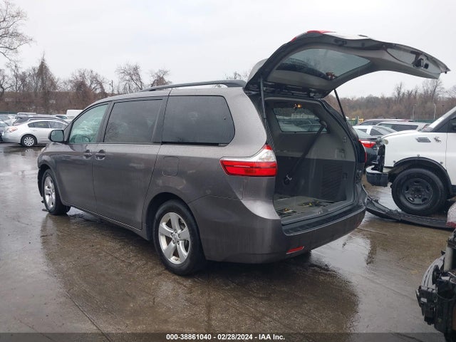 Toyota Sienna Le 8 Passenger 2017 5TDKZ3DC3HS776264 Image 3