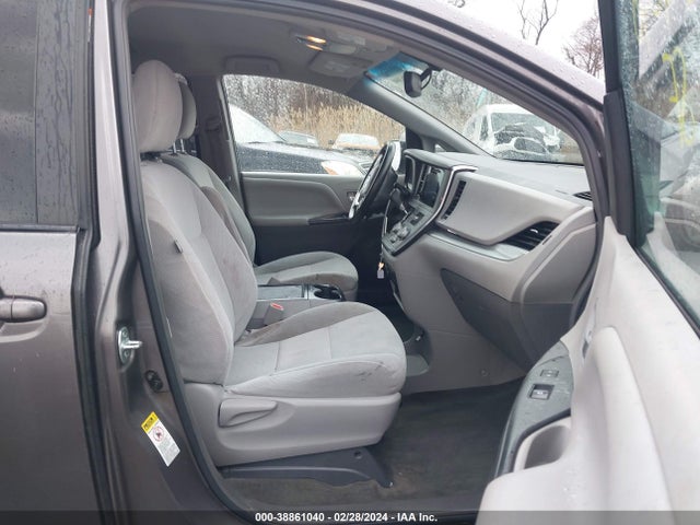 Toyota Sienna Le 8 Passenger 2017 5TDKZ3DC3HS776264 Image 5
