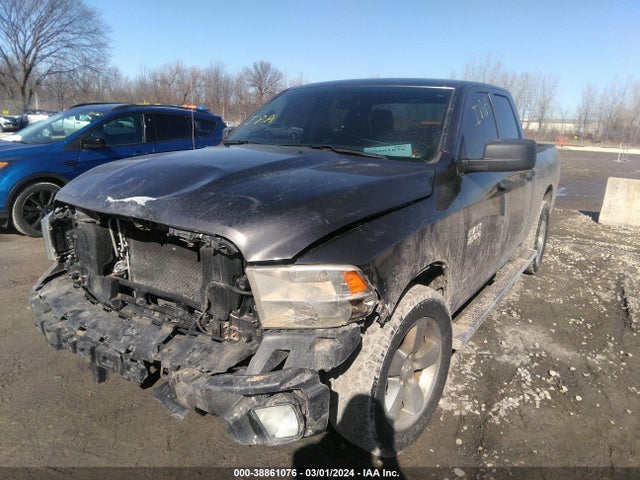 RAM 1500 Express Quad Cab 4x4 6'4 Box 2018 1C6RR7FGXJS326914 Image 2
