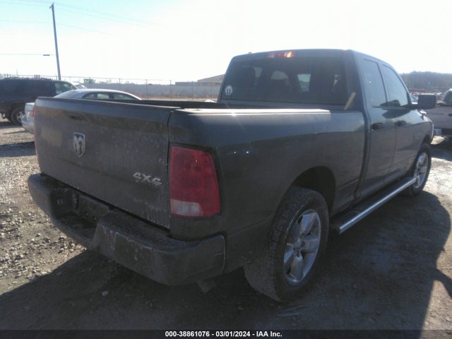 RAM 1500 Express Quad Cab 4x4 6'4 Box 2018 1C6RR7FGXJS326914 Image 4