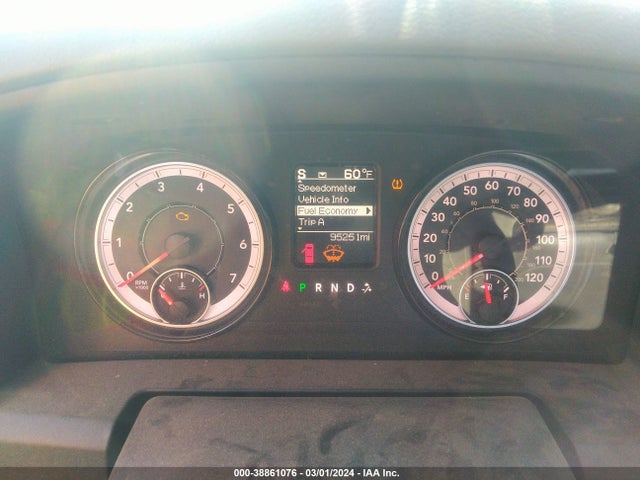 RAM 1500 Express Quad Cab 4x4 6'4 Box 2018 1C6RR7FGXJS326914 Image 7