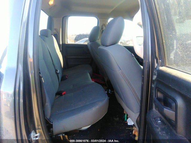RAM 1500 Express Quad Cab 4x4 6'4 Box 2018 1C6RR7FGXJS326914 Image 8