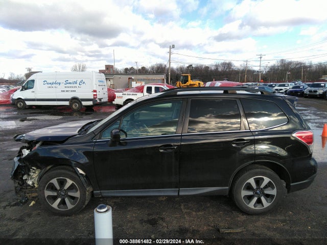 Subaru Forester 2.5i Limited 2017 JF2SJARC0HH537832 Image 14