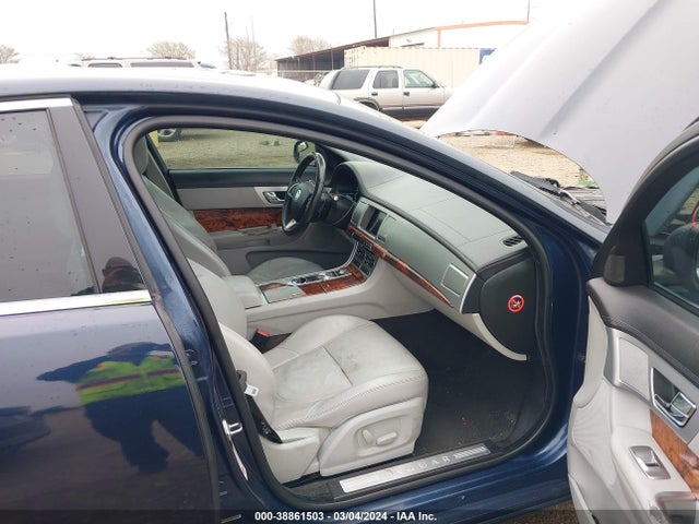 2012 JAGUAR XF SAJWA0FB7CLS55703 Photo 4