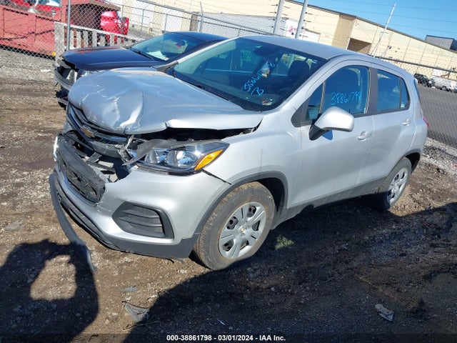 Chevrolet TRAX LS 2018 3GNCJKSBXJL297844 Image 2