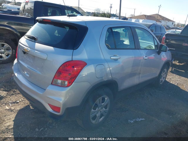 Chevrolet TRAX LS 2018 3GNCJKSBXJL297844 Image 4
