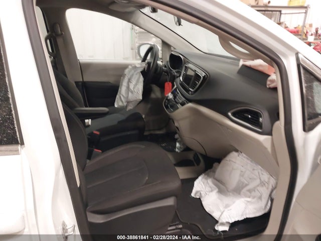 2C4RC1CG3MR558367 Chrysler Voyager Lx