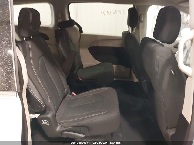 2C4RC1CG3MR558367 Chrysler Voyager Lx