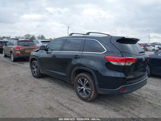 Toyota Highlander Le 2018 5TDZZRFH8JS275922 Image 3