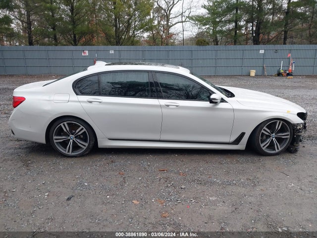 WBA7F2C58GG418398 BMW 750i Xdrive