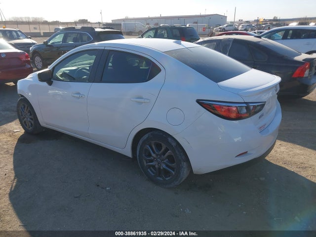 Toyota YARIS LE 2019 3MYDLBYV8KY525953 Image 3