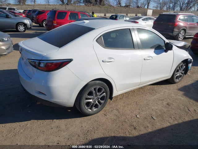 Toyota YARIS LE 2019 3MYDLBYV8KY525953 Image 4