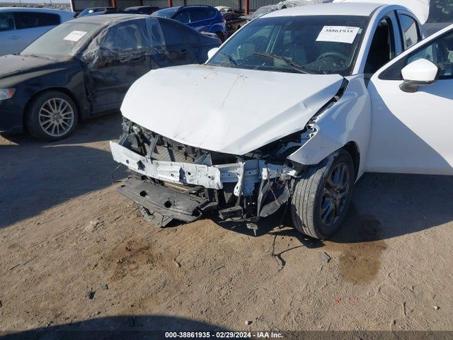 Toyota YARIS LE 2019 3MYDLBYV8KY525953 Image 6