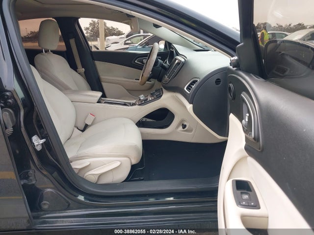 Chrysler 200 Limited 2015 1C3CCCAB0FN677717 Image 5