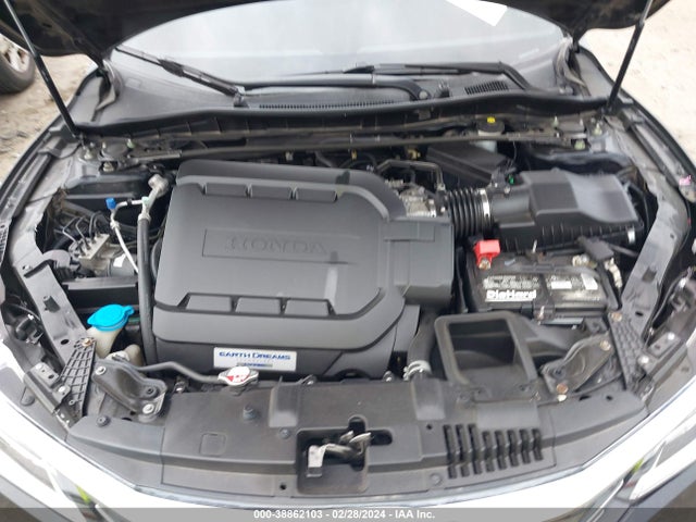 Honda Accord Touring 2016 1HGCR3F99GA012518 Image 10